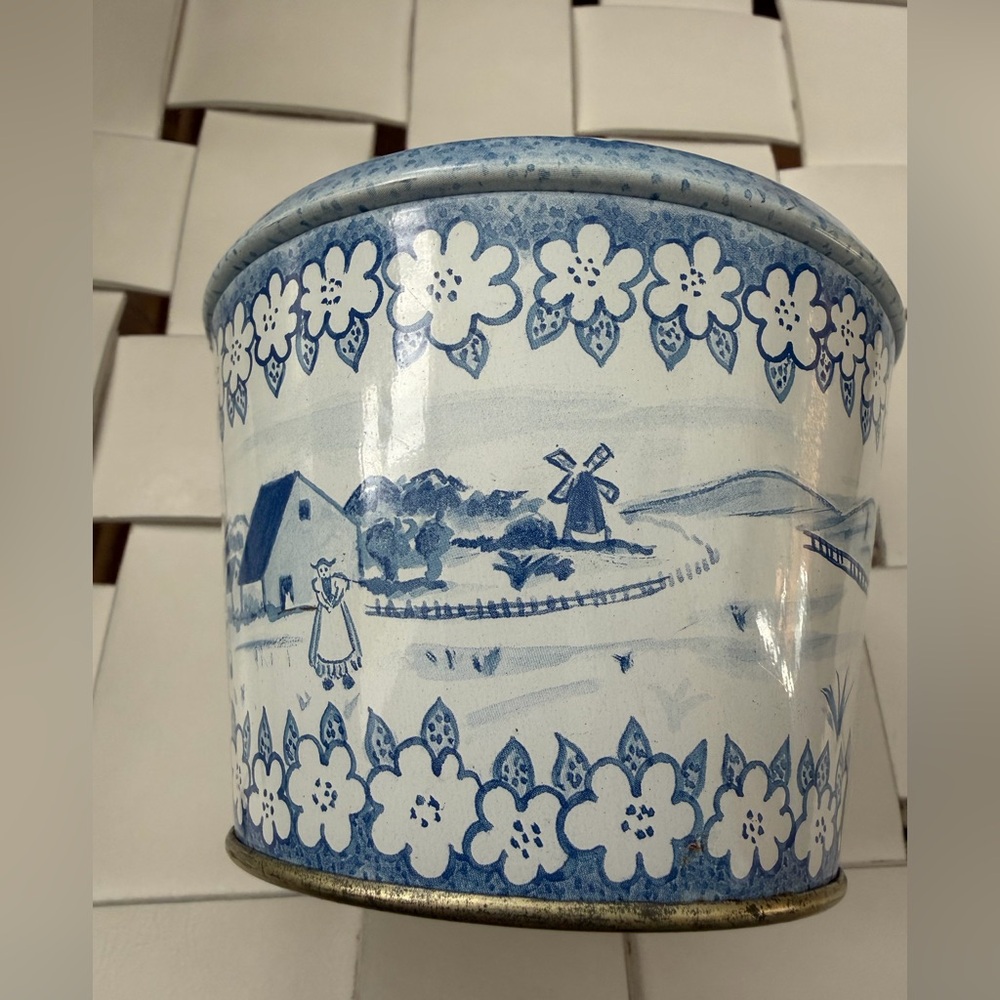 Vintage Meister Blue Floral Canister